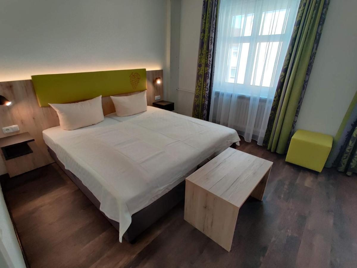 Hotel Goldene Traube Guntzbourg Extérieur photo