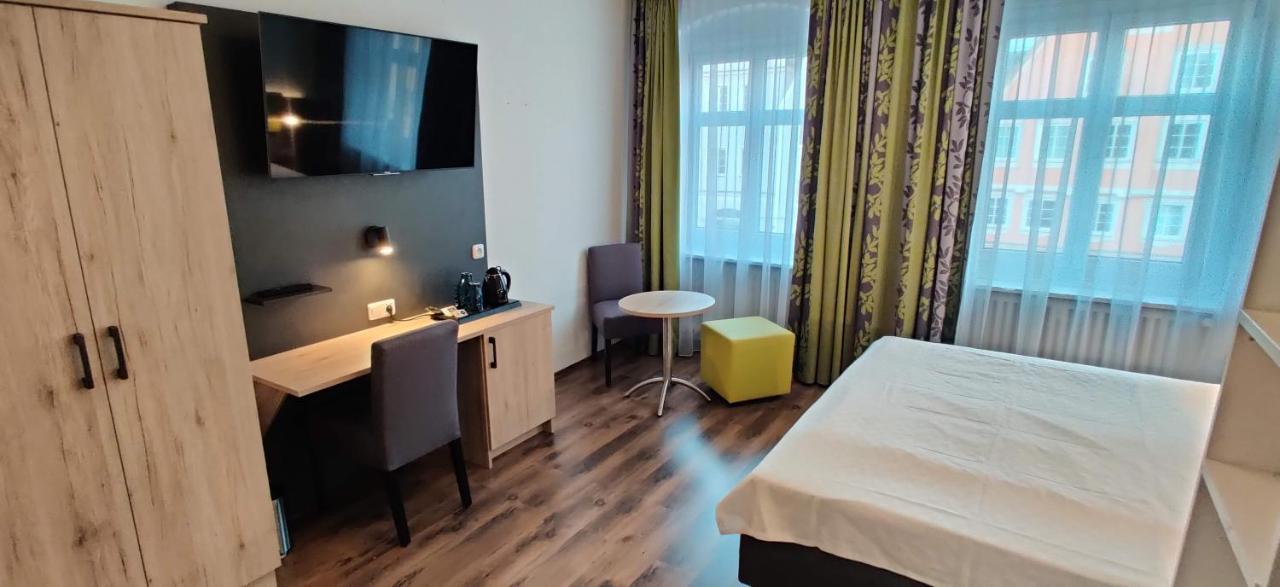 Hotel Goldene Traube Guntzbourg Extérieur photo