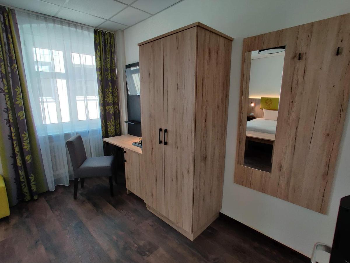 Hotel Goldene Traube Guntzbourg Extérieur photo