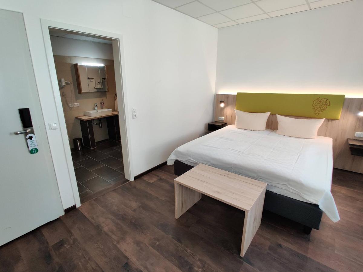 Hotel Goldene Traube Guntzbourg Extérieur photo