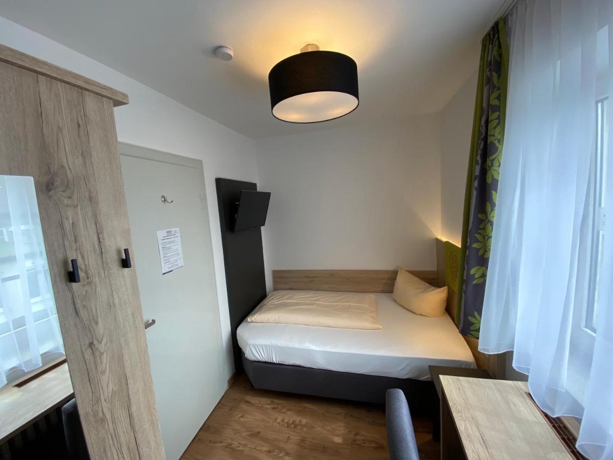 Hotel Goldene Traube Guntzbourg Extérieur photo